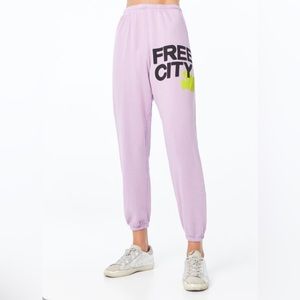 FREECITY SWEATPANT PINKPAINT
Color: PINK
Size: M